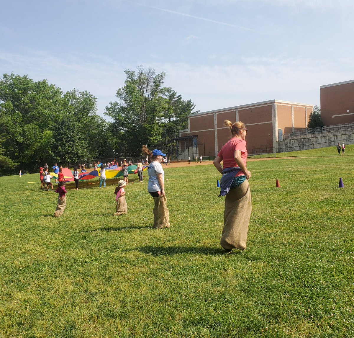 idaredmc's tweet photo. Rosemont teachers hopping in the #potatosackrace give the students some real competition and fun. #FieldDay fun!! @RosemontElem @AP_RosemontElem @angelalynn1982 @MCPS https://t.co/SfBR7oB44k
