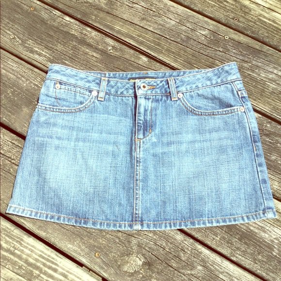 7205Jackie's tweet photo. So good I had to share! Check out all the items I'm loving on @Poshmarkapp #poshmark #fashion #style #shopmycloset #kersh #guess: https://t.co/k80MahlaEr https://t.co/KPst3b6VTY