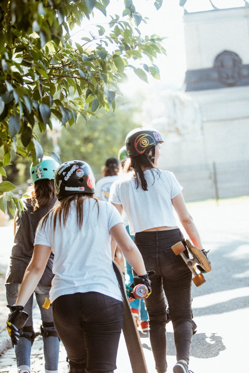 longboardgirls's tweet photo. Better together 🌈
Kicking off the week with LGC Argentina 🤜🏽🤛🏽✨ 
📸@aggyferrari 

#longboardgirlscrew #HappyMonday https://t.co/CiFegf9vYr