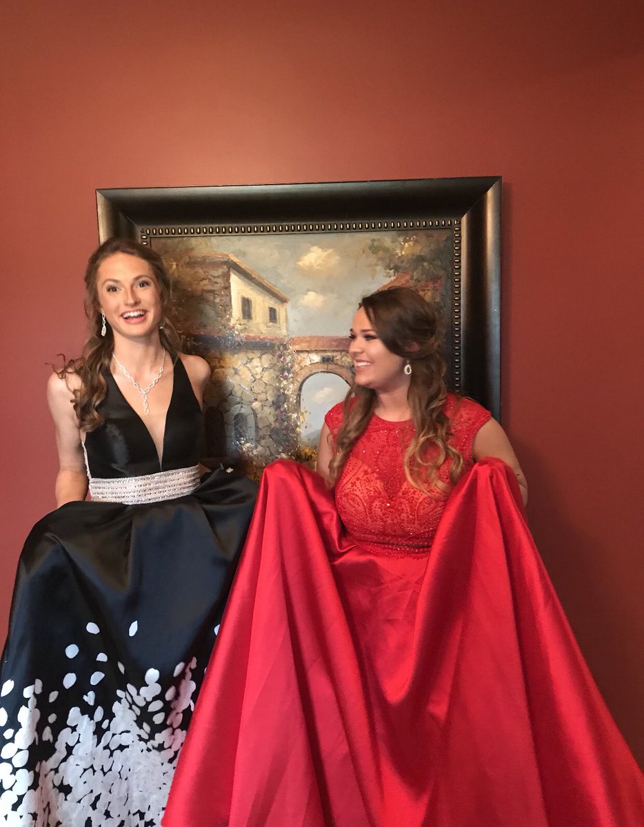 AbbyDeitering's tweet photo. Happy birthday to my fav @Kenziecourter !!!! Hope you have the BEST day ever :))) 💜💜🥳 https://t.co/AQvir0jn9g