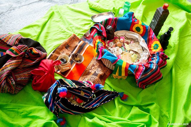 UNESCO_es's tweet photo. ¡Gracias, Pachamama, por el sol, el agua y la lluvia! Tributo a la Madre Tierra abre en París la Semana de América Latina y el Caribe #LACWeek, #SemanaLAC
+Info: https://t.co/EyNBDa2Py1 https://t.co/Rr5ZYpDkjx