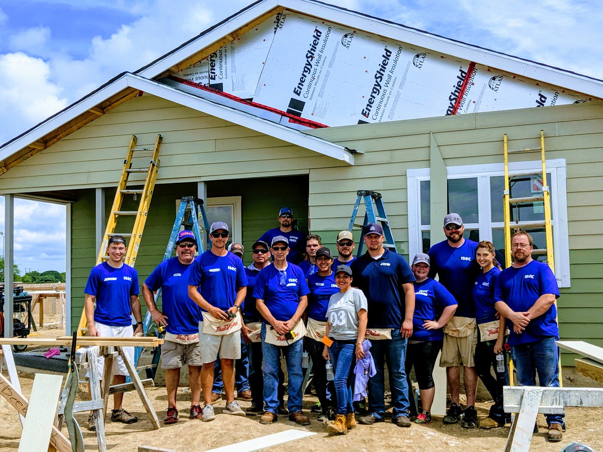 ISECBuilt's tweet photo. Our #isecrockymountain #centraltexas team was proud to participate on their first @habitatforhumanity build in #sanantonio this weekend!
.
.
.
#ISEC #texasconstruction #sanantonioconstruction #teamwork #goodcause #giveback #buildinghope #isecfoundation https://t.co/CFPNEV3dkX
