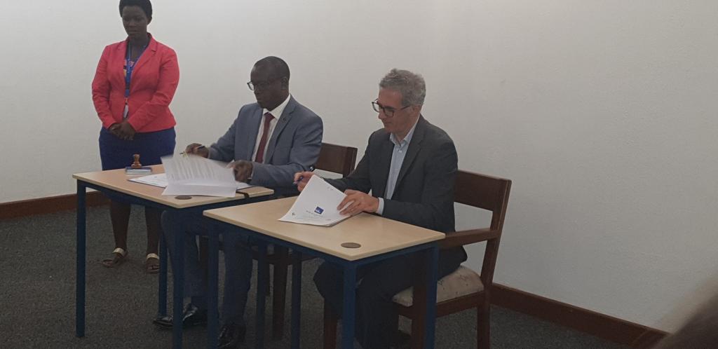 Après des longues années de partenariat avec #ibukafrance sur la mémoire du génocide des Tutsi, le #Mémorialdelashoah vient de signer une convention de coopération scientifique et culturelle avec la CNLG #Kwibuka25 @jessicamwiza @ContactIbuka @Shoah_Memorial