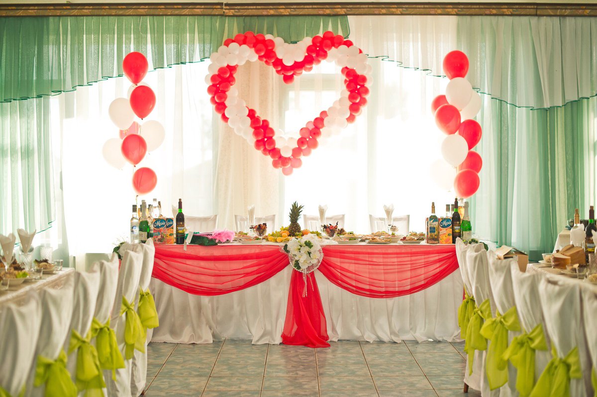 FacingAngels's tweet image. I love this set up! That ❤️ really brings the whole space together. Love what a few balloons can do for an event’s decor. 

#eventdecor #weddinginspo #dmv