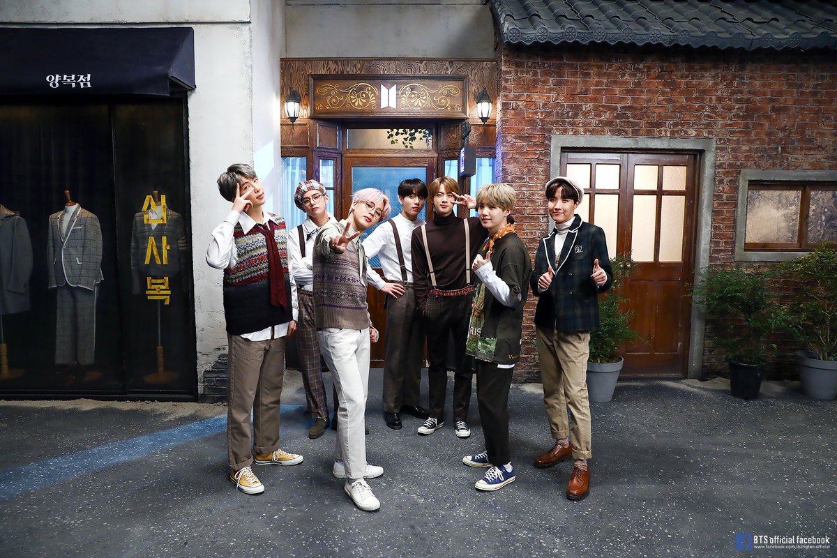 btstranslation7's tweet photo. @bts_bighit [TRANS]

[#2019BTSFESTA]
📍604
BTS PHOTO COLLECTION 18/19

# Let’sLookBackAt # AYearWithBTS https://t.co/15ZvDzy1Kn