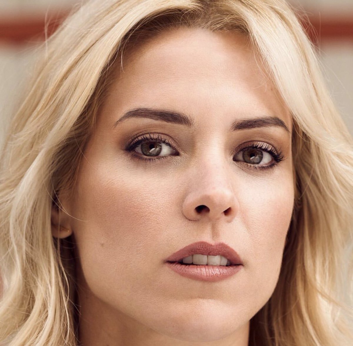 newsmaggie_'s tweet photo. #Maybelline || ‘We’re loving this natural makeup look on @maggiecivantos! 🇪🇸 She’s wearing #masterprime, instant age rewind concealer, #citybronzer and brow satin pencil. #mnyitlook #mnyconceal #mnybrows’ https://t.co/Oc6xIMd1qd