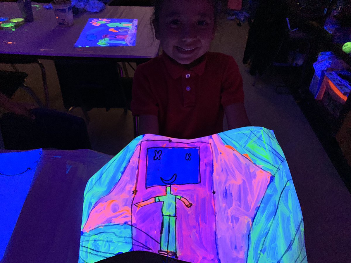 edehoyosART's tweet image. @NISDCable Black Light Painting for the end of the year fun 🎨 #thisiscable #thisisnorthside