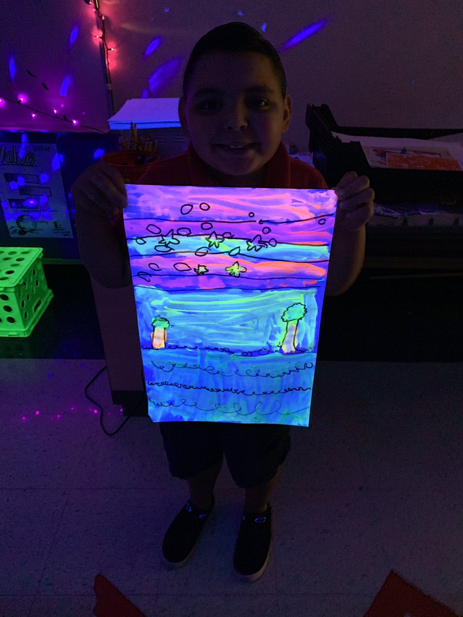 edehoyosART's tweet image. @NISDCable Black Light Painting for the end of the year fun 🎨 #thisiscable #thisisnorthside