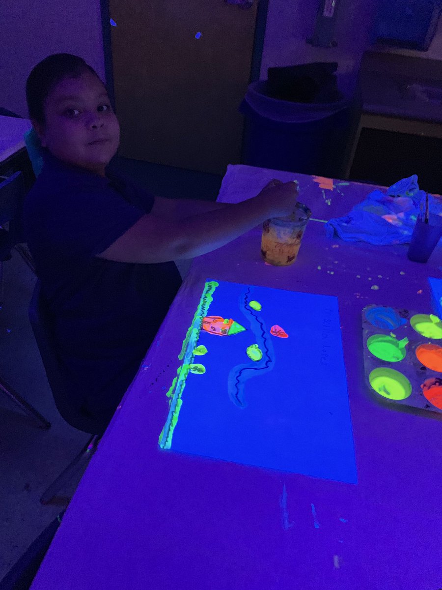 edehoyosART's tweet image. @NISDCable Black Light Painting for the end of the year fun 🎨 #thisiscable #thisisnorthside
