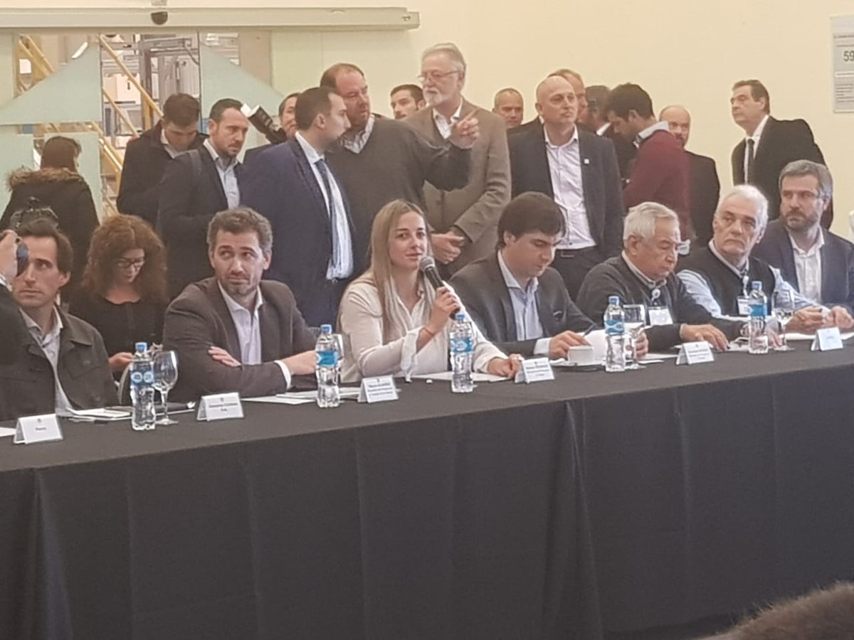 AgenciaProCba's tweet photo. #Ahora
Inicio de la primera reunión de la Mesa del Sector de cajas de cambios 🔩🔧

✅ Autoridades de la Agencia están presentes apoyando al Clúster de Cajas de Cambios de Córdoba 💪 https://t.co/qoW86MCMK0