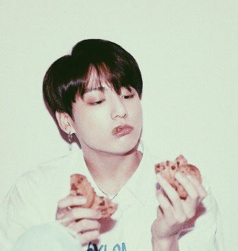 runfrombts's tweet photo. 🍪𝙲𝚘𝚘𝚔𝚒𝚎𝚜?? 𝚈𝚎𝚊𝚑 𝙸 𝚕𝚘𝚟𝚎 𝚔𝚘𝚘𝚔𝚒𝚎🍪

~larinha

>#ARMYSelcaDay #ARSD @BTS_twt< https://t.co/3bgQ0PqsXo