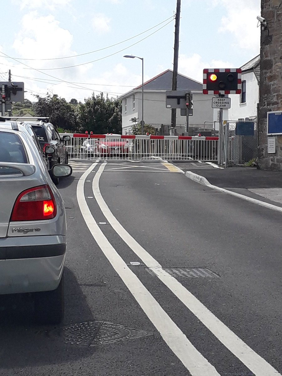 Raelou24's tweet photo. Haven't done deliveries in Camborne for ages, but nothing's changed.... damn thing got me again! Lol.... 🙄 #ithatesme https://t.co/i1WfuilNsT