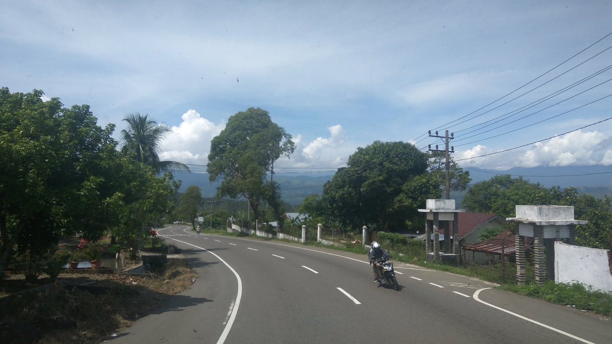 Alhamdulillah pemberhentian terakhir tadi siang pukul 12 sudah tiba di terminal Batoh Banda Aceh. Sebagian teman2 melanjutkan perjalanan ke Meulaboh, Nagan Raya, Simeulue dan sekitarnya. Semoga sampai tujuan dgn lancar dan aman rakan. #gisaugampoeng