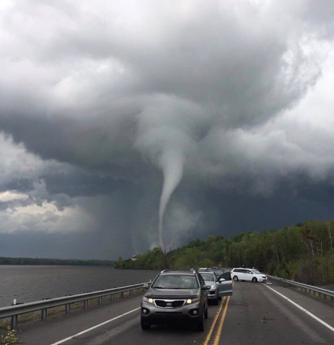 And finally...this.The entire government mobilized to tell Ontarians getting them *booze* is their number 1 priority.As tornadoes once again hit Ottawa. You know, the same place hit by once in a century floods every year.*MAYBE YOUR PRIORITIES ARE MESSED UP. MAYBE?* 