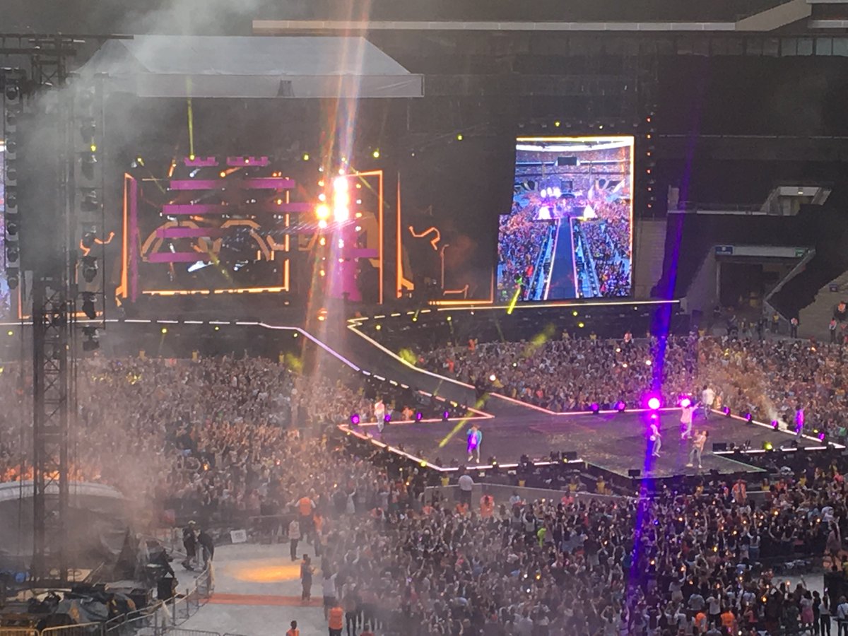 HanmiGallery's tweet image. Massive congratulations to BTS for performing two amazing concerts at Wembley Stadium over the weekend. We are so proud of them for spreading Korean language and culture in the UK. Here are some of our pictures from Day 1

#BTSatWembley @BTS_twt @bts_bighit