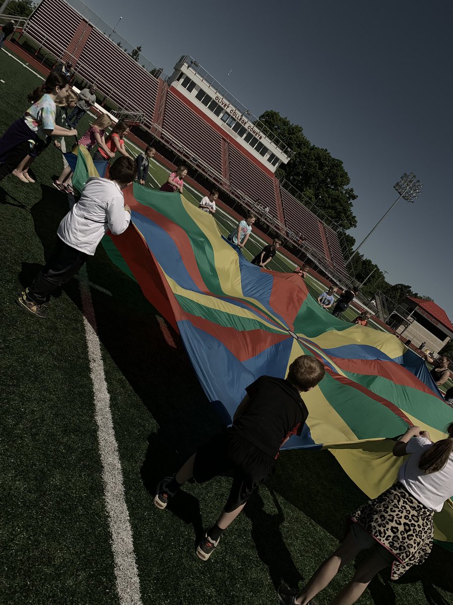 Betsy_writes's tweet photo. Field day! @FPE_Olivet #EagleNationPRIDE https://t.co/NQrTqNSiZv