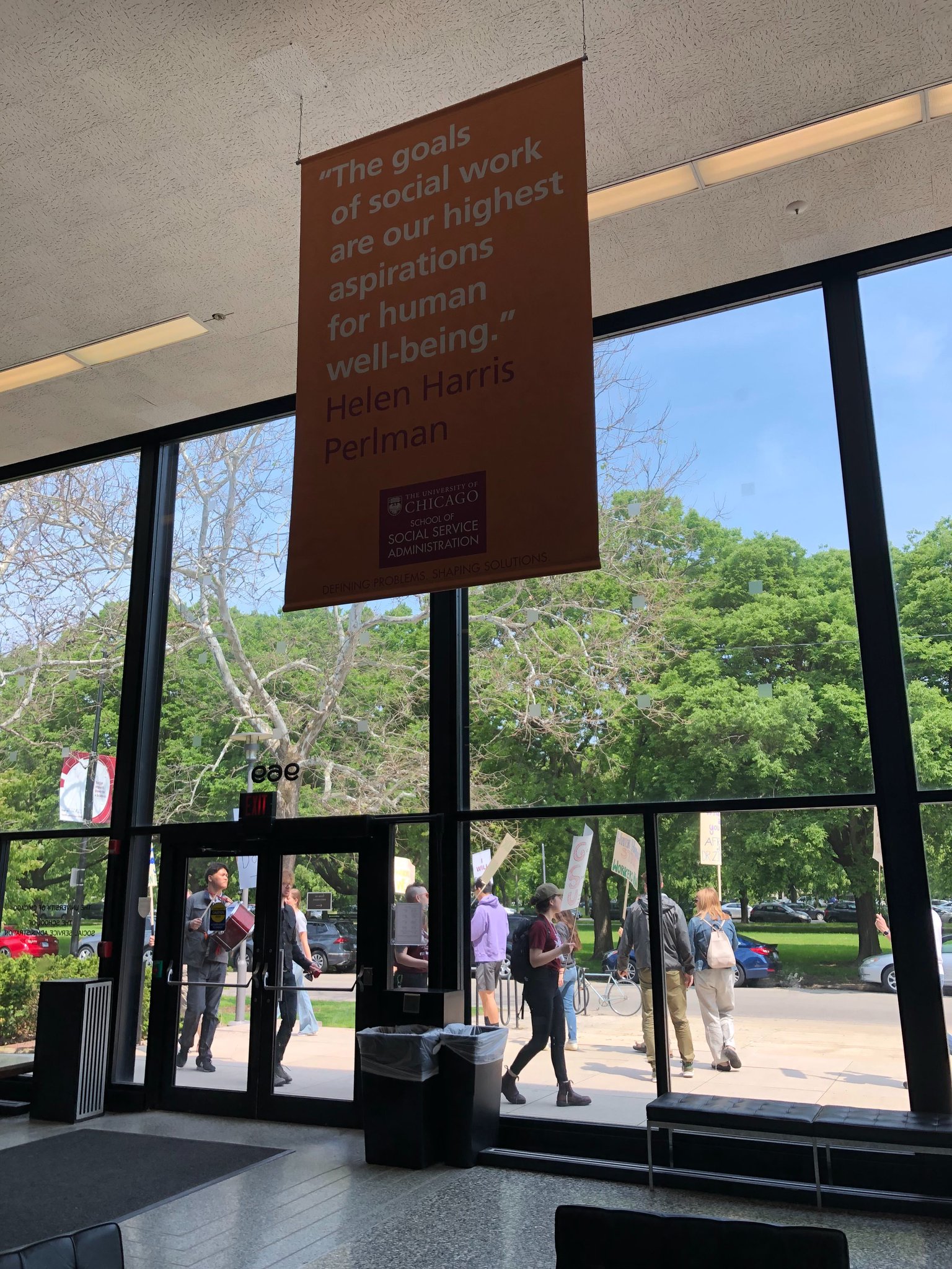 The Chicago Maroon All Classrooms Are Empty At Uchicagossa With Just A Few Staff Members And A Receptionist In The Otherwise Deserted Building Via Maroon Reporter Ucmatthewl T Co Qa1x5mtodn