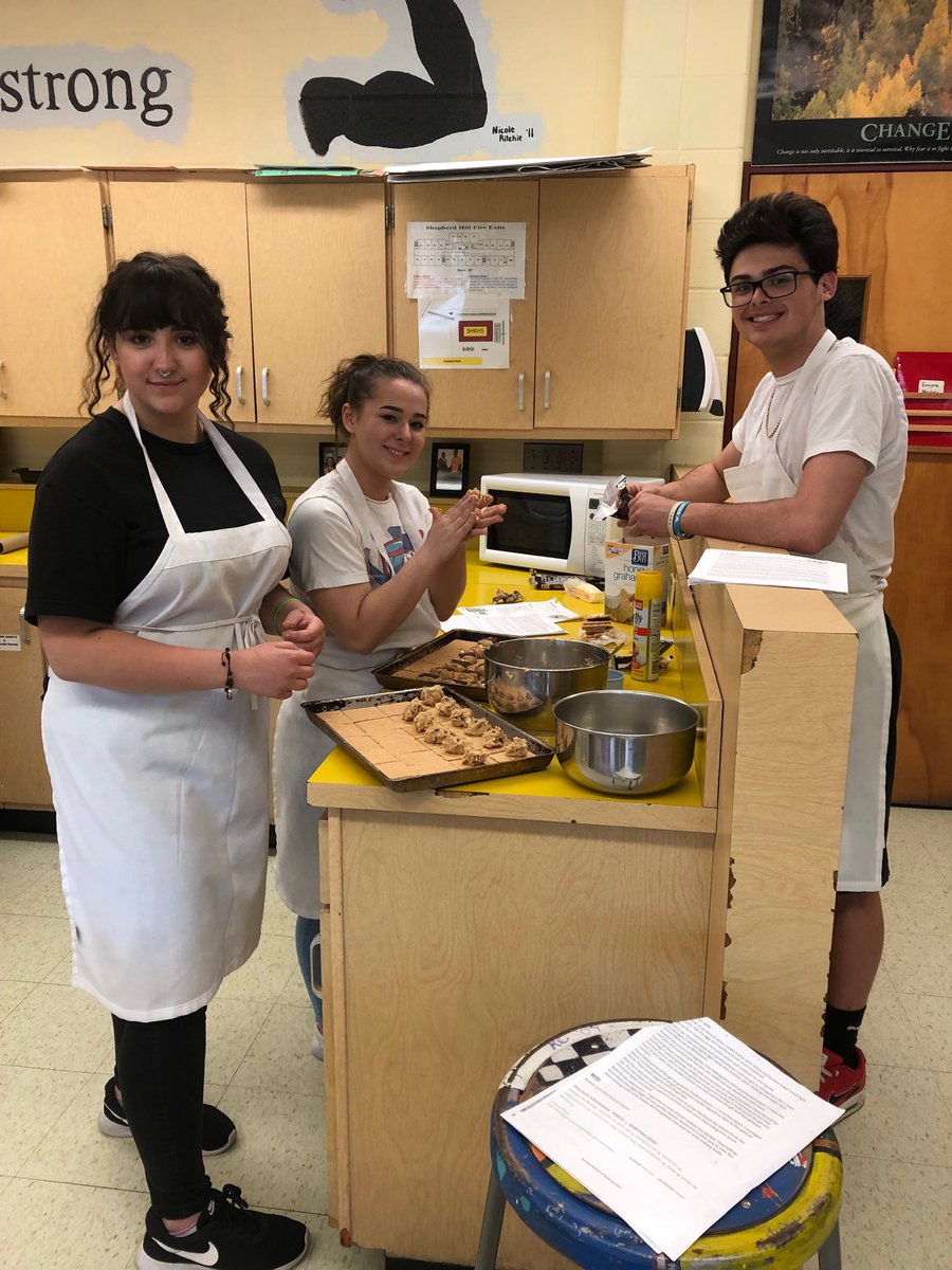 Gus13Ashley's tweet photo. Period 1 crazy for cookies lab🤗👍🏼 great teamwork!! https://t.co/6pwgy2SeV8