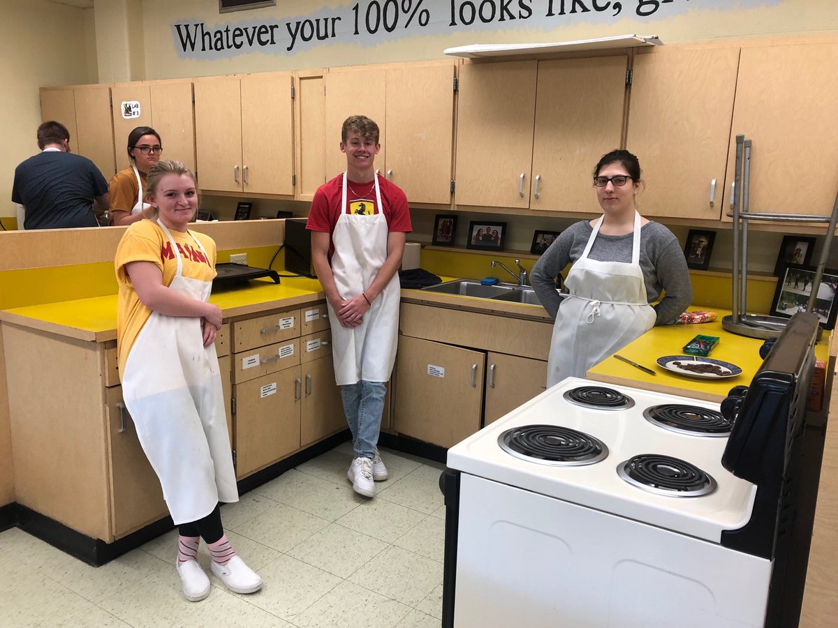 Gus13Ashley's tweet photo. Period 1 crazy for cookies lab🤗👍🏼 great teamwork!! https://t.co/6pwgy2SeV8