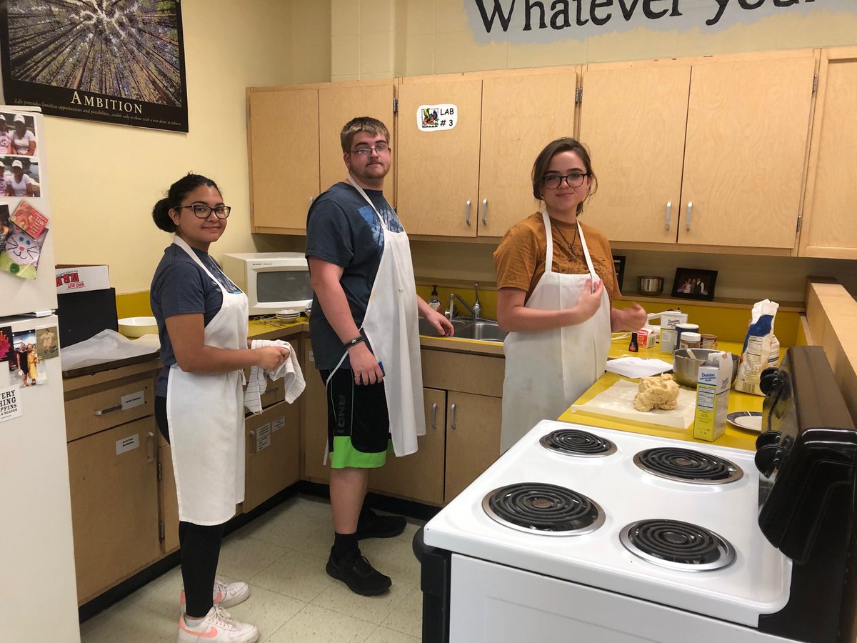 Gus13Ashley's tweet photo. Period 1 crazy for cookies lab🤗👍🏼 great teamwork!! https://t.co/6pwgy2SeV8