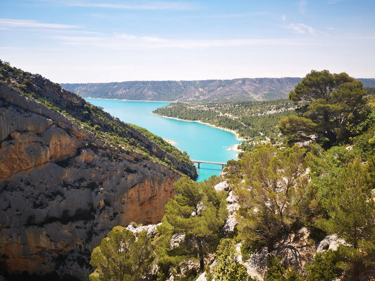 BlogAllantVers's tweet image. En toute dernière minute, on a troqué notre voyage en Croatie par un séjour dans les gorges du Verdon 🏕️. Notre premier "vrai" voyage à trois s'annonce prometteur 🏞️