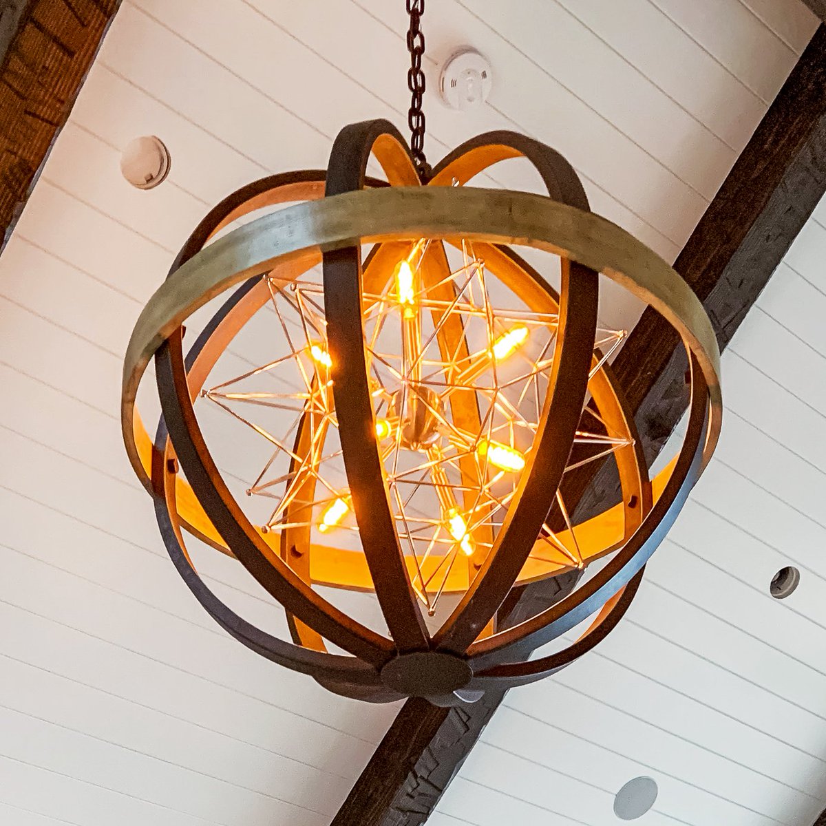 We’ll file this one under “How To Make An Entrance.” 😍 Love this stunning #chandelier design! quietmoose.com #architecture #interiordesign #interiordesigner #homedecor #lakehouse #home #homedesign #coastalliving #entrywaychandelier #entrywaylighting #petoskey