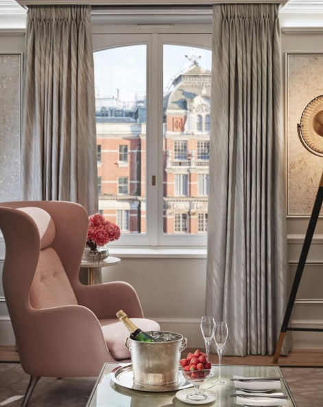 MO_LONDON's tweet photo. Sunshine, champagne and a fresh bowl of strawberries... what's not to love? #ImAfan #MOLondon #MagicInKnightsbridge #MondayMotivation https://t.co/hFm5dFNh6x