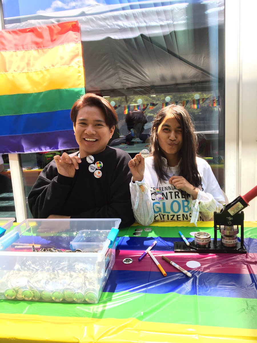 Centennial_IQ's tweet photo. Happening Now: #Pride Picnic 🌈@CentennialEDU. Enjoy rainbow cupcakes, drag performances, button making, photo booth, meet #LGBTQ2+ community partners and more! #PrideCentennial https://t.co/qeMfxcWNiA