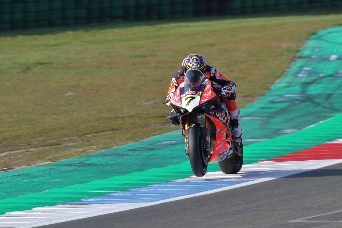 john_nuppey's tweet photo. Ready for #takeoff 🛫 ?
#wheeliemonday #raceweek #ForzaDucati #WorldSBK #GoChaz #VamosAlvaro
📷 #mypics #motorsport #photography https://t.co/YaBlcystJS