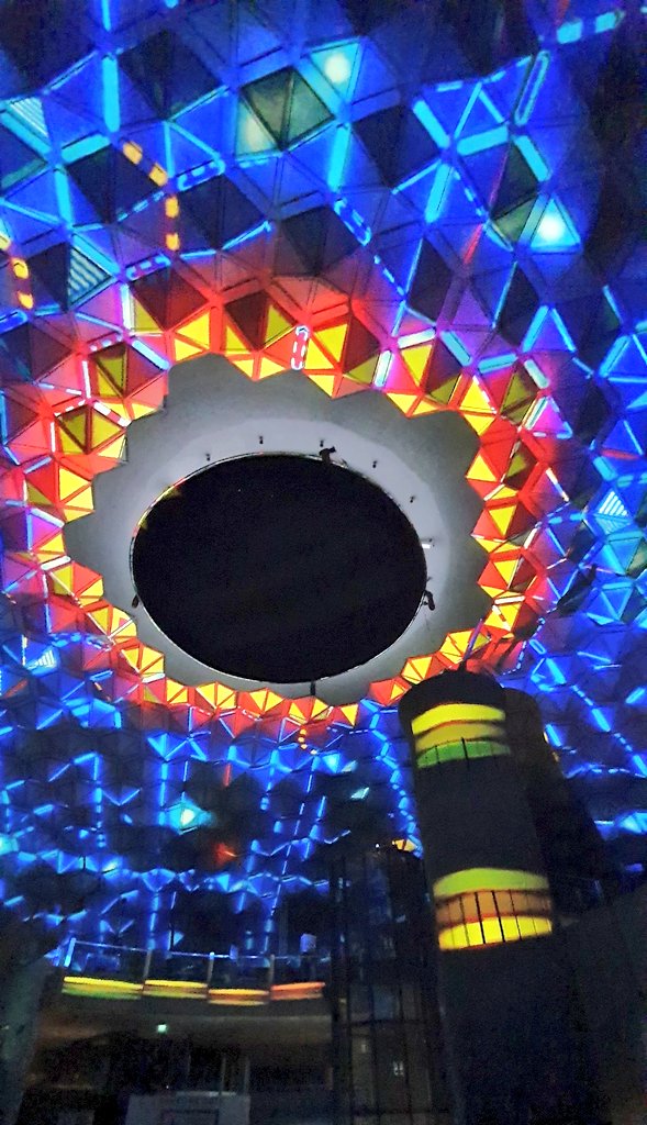 peterkentie's tweet image. Geweldige projectie opening show voor ITS Congres in @Brainport_ehv in Evoluon in #Eindhoven 'The ufo has landed. #ITSNL2019