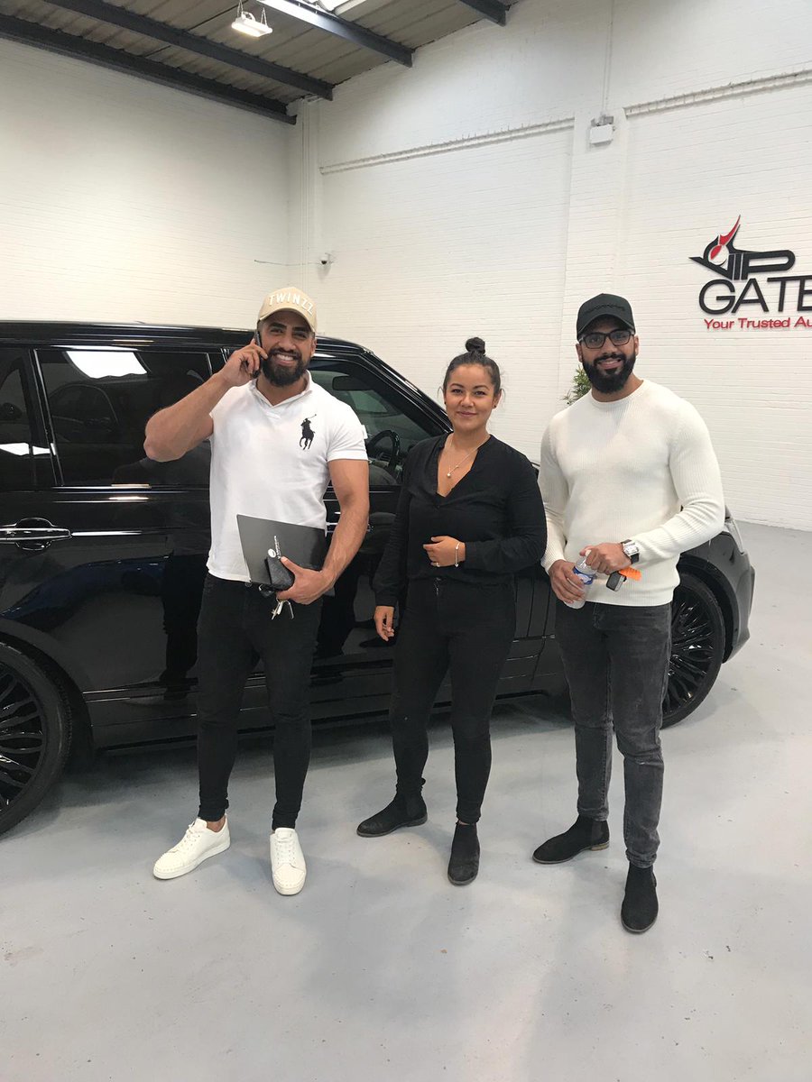 Gatewaymotors1's tweet photo. Congratulations to Jay & Bash on your new Range Rover Sport, We hope you enjoy your new car and we hope to see you again in the future! #rangerover #rangesport #rangeroversport #rangeroverlandrover #landroverrangerover #landroverrangeroversport #black #blackcar #gatewaymotorcars https://t.co/w1PNv4UNcu