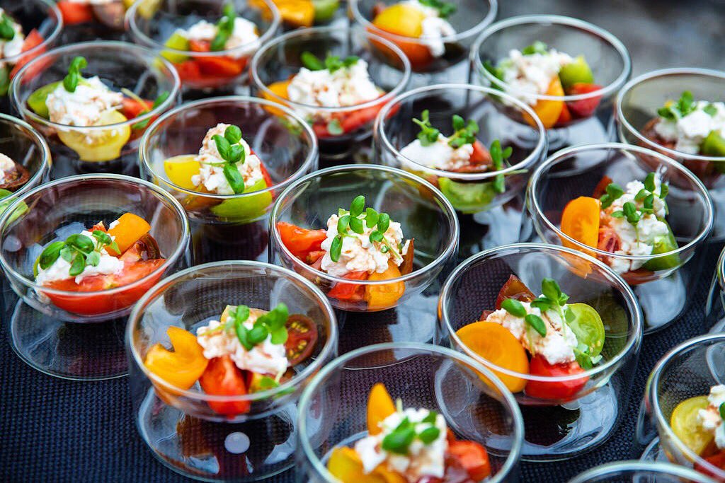 bluestrawb4hp's tweet photo. Who said BBQs aren’t #vegetarian friendly! Guests can enjoy #meatfree delights such as Sweet potato taco, chipotle &amp; lime mayo, avocado purée &amp; crispy onions and Heritage tomato salad, strawberry vinegar, burrata &amp; mint
@madison__phipps 
#meatfreemonday #meatfree #vegetarianbbq https://t.co/tZqsjRbmwG