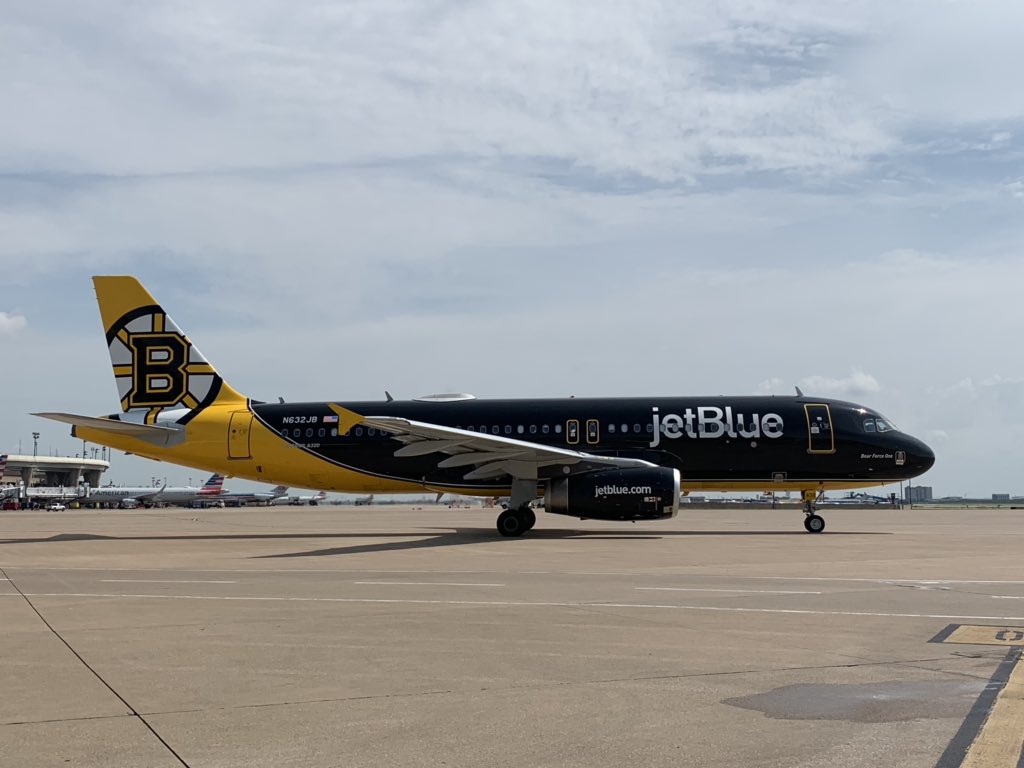 JetBlueDFW's tweet photo. @dfwtower @TXAVGEEK  great shot!! Here is a close up!! https://t.co/SYka6hvAXY