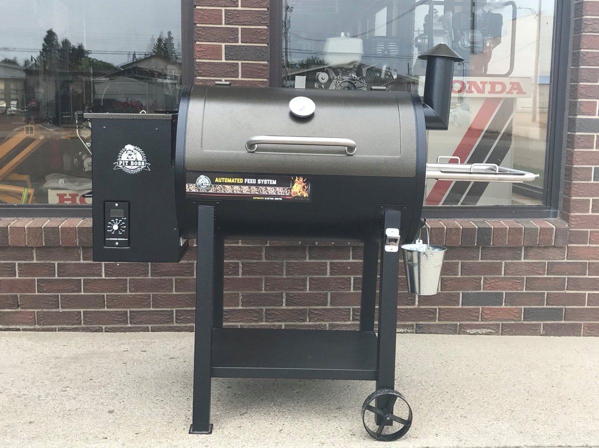 IrelandFarmEq's tweet photo. Father's Day Giveaway!!! We are giving away a 820D Deluxe Wood Pellet Grill from @PitBossGrills. Like our page, re-tweet this post &amp; tag two friends when you re-tweet. Winner will be picked June 17th. Winner must pick-up from dealership in Vermilion, AB. Delivery not available. https://t.co/bvYsLwItDK