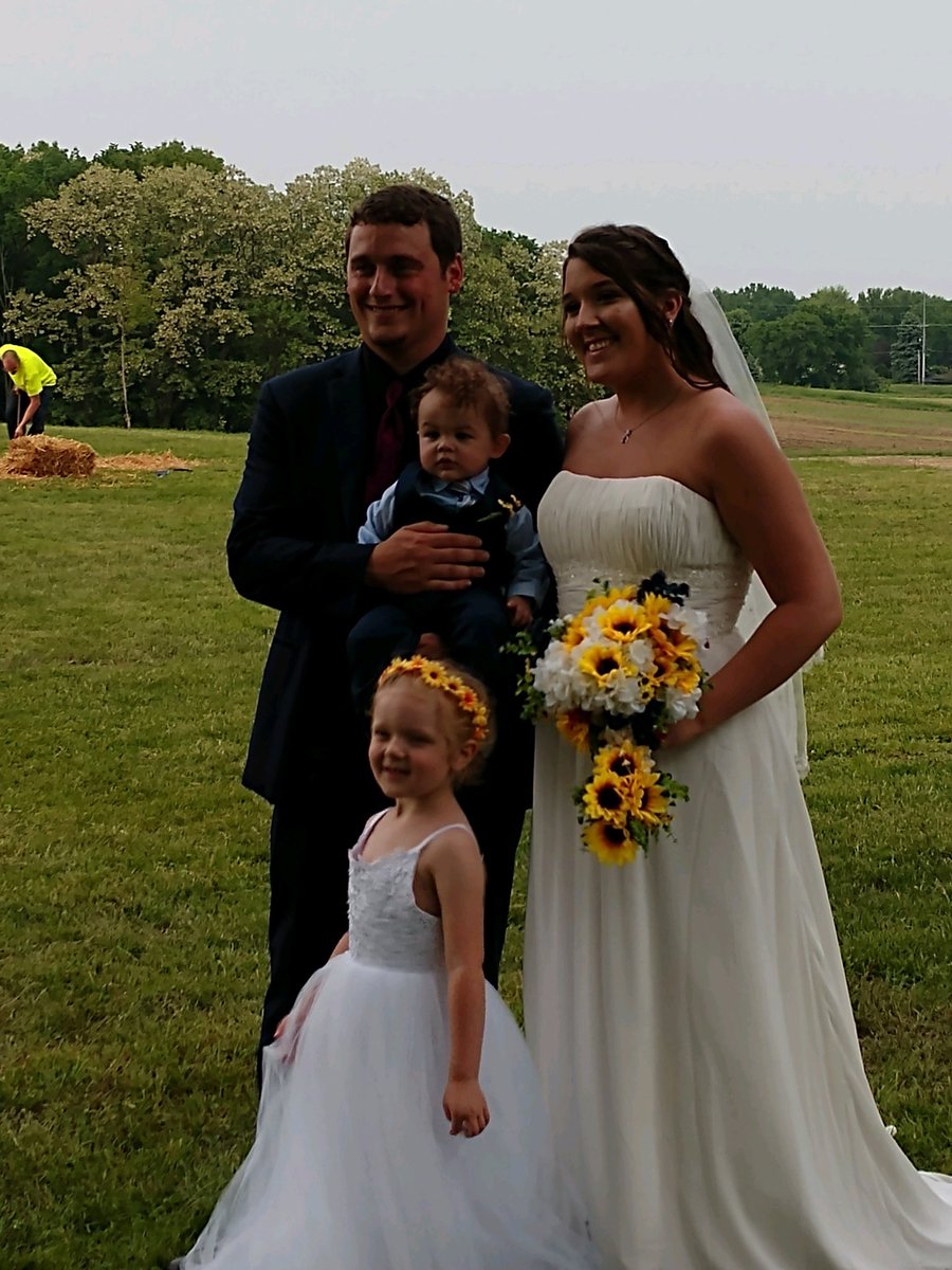 gabbrw's tweet photo. I jus wana thank everyone for helping make my wedding a full send🤙🏻@_bribrewer @CDMitch6 @thewaffles28 @sairafulton @Aliiciousness https://t.co/SEeBUJRCGu