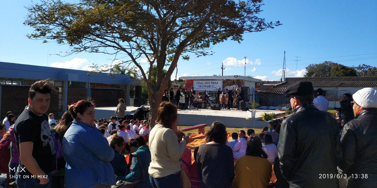 GobiernoRocha's tweet photo. #Proyecta2018
#Ahora @Anibal_Pereyra_ en la inauguración del proyecto de escuela N°41 de Castillos.
El proyecto tiene como objetivo fundamental recuperar ese espacio público potenciar actividades culturales, deportivas y recreativas de la comunidad escolar.
#Rochacrece https://t.co/MXvJuqTHsX