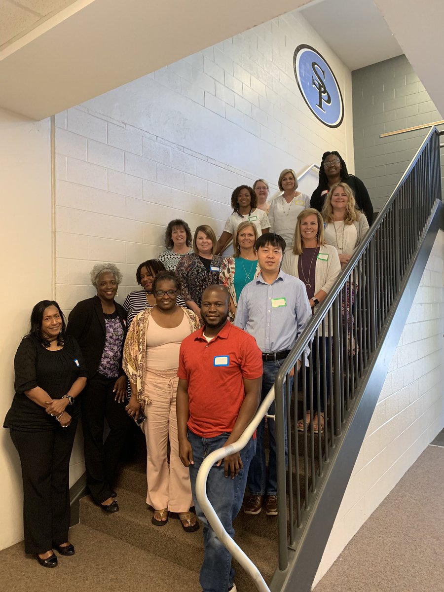 hayesedutech's tweet photo. Great day of learning with these teachers, library media specialists, and admins! Thanks to those who traveled hours to attend! @Teachcode @AplusCR #DLCS4AL https://t.co/DtyU5SFq81