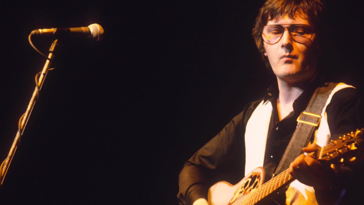 "Baker Street" was used in a  S4 episode of Billions. First time in years since I heard Gerry Rafferty, a Scottish rock singer-songwriter known for "Baker Street", "Right Down the Line" and "Night Owl", as well as "Stuck in the Middle with You". 2-thumbs up for Gerry at #valleyfm