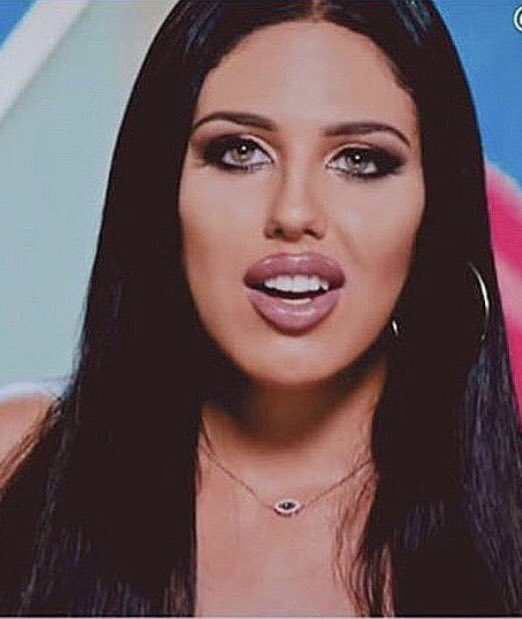 jayclarmusic's tweet photo. Knew Anna looked familiar... #LoveIsland https://t.co/8c23AOytaB