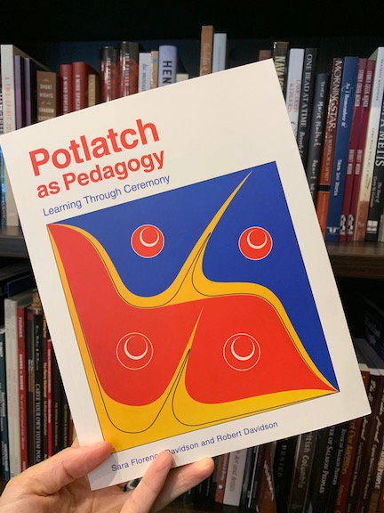 strong_nations's tweet image. Educators, putting together a summer reading list? Potlatch as Pedagogy is an excellent resource to add! Available in-store and online: strongnations.com/store/item_dis…

#Shelfies #ReadIndigenous #EducatorResource