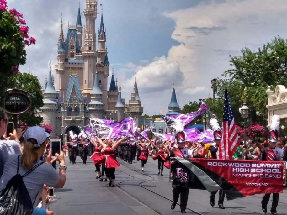 RSHSGuard's tweet photo. These Falcons looked absolutely magical performing at the Magic Kingdom today! #disneytrip2019 https://t.co/hfDFa5LwVw