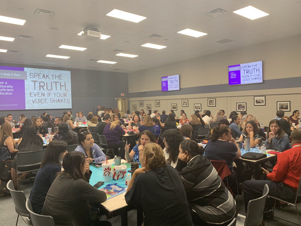 mrsveromtz's tweet photo. What an amazing day in GPISD! Over 200 teachers, instructional coaches and campus leaders learning the Guiding Principals for Dual Language Education from no other than Dr. José Medina himself. #bilingüesinlímite @JoseMedinaJr89 @GPISDDualLang @GalenaParkISD https://t.co/vAhzkMC8ug