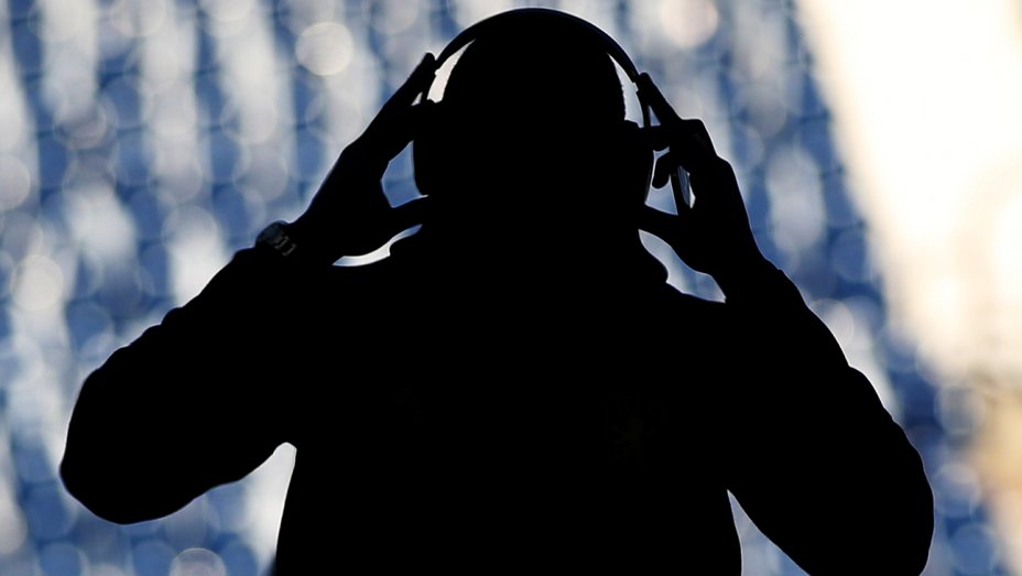 THR's tweet photo. Podcast revenue expected to hit $1 billion by 2021 https://t.co/TmyNOFa6ni https://t.co/hYqUtXbhSF