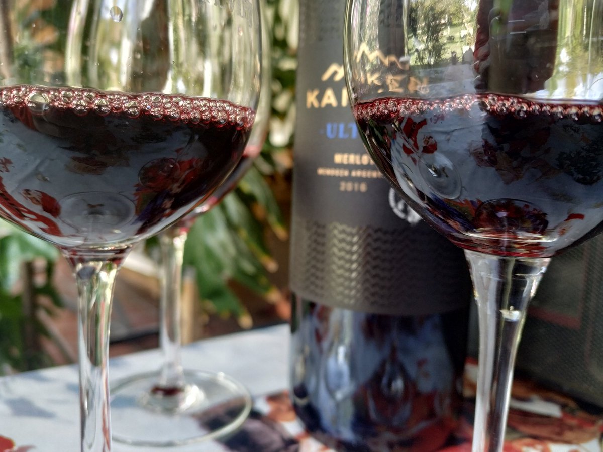 SommelierMza's tweet photo. Compartilo con amigos, acompañalo con unas mollejas, disfrutalo con postre chocolate semiamargo, o simplemente de #Sobremesa
#sugerencias #Merlot @KaikenWines @rogerwinesok @AurelioMontes 🍷🍷
#Mendoza #SommReview #CulturaSommelier https://t.co/ZqRRH8e4n9