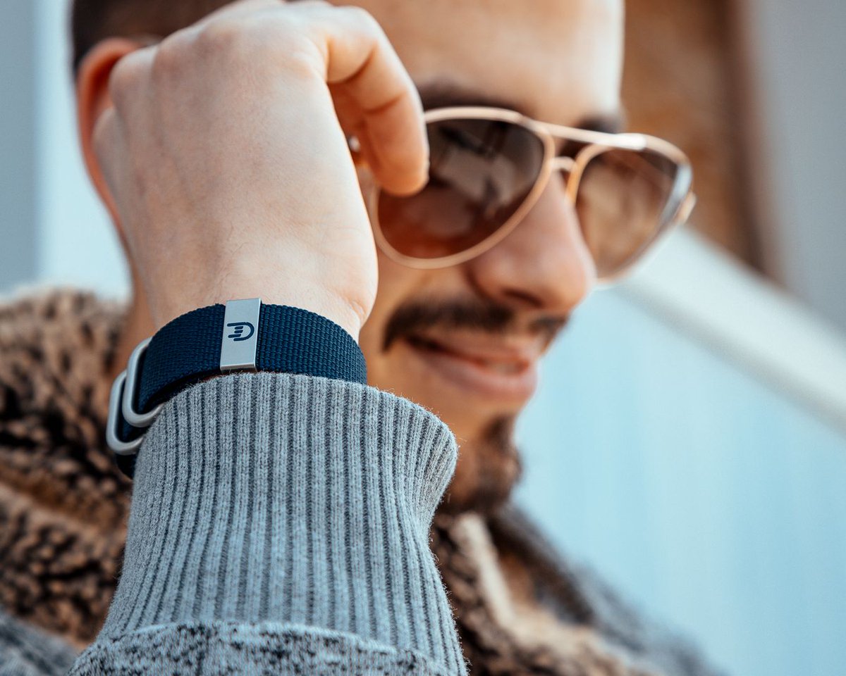 CitizenRad brings together those who want to practise unconditional self-love and give themselves permission to walk away from the expectations of others.   Our icon, the hand sign, is our daily reminder to try.  We invite you to make it yours.  
 #bracelet #courageoverfear