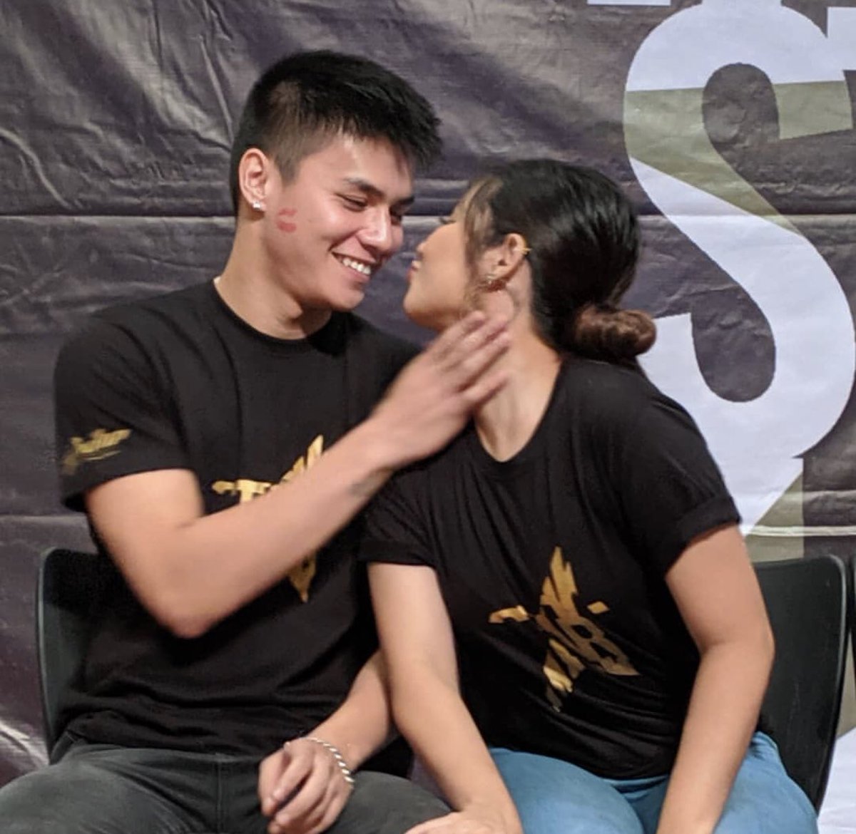 PurpleHeart1026's tweet photo. Sobrang sweet!huhuhu sana all!
May forever sa LoiNie!!

(ctto)
@iamAndalioLoisa @iamr2alonte 
#LoiNie
#StarMagic27 https://t.co/9loJqRlAIk
