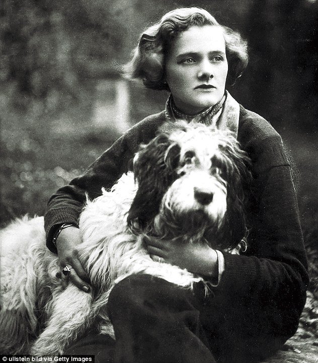 PhilosophyDogs's tweet photo. "One cannot think well, love well, sleep well, if one has not dined well. Preferably on cake." - Virginia Woolf's dog, Mrs Dallowags - the true master of stream of consciousness. 

#DogThoughts #DogsOfTwitter #LiteraryDogs #PhilosopherDogs #DogQuites #Dogs https://t.co/DlPAguOofo