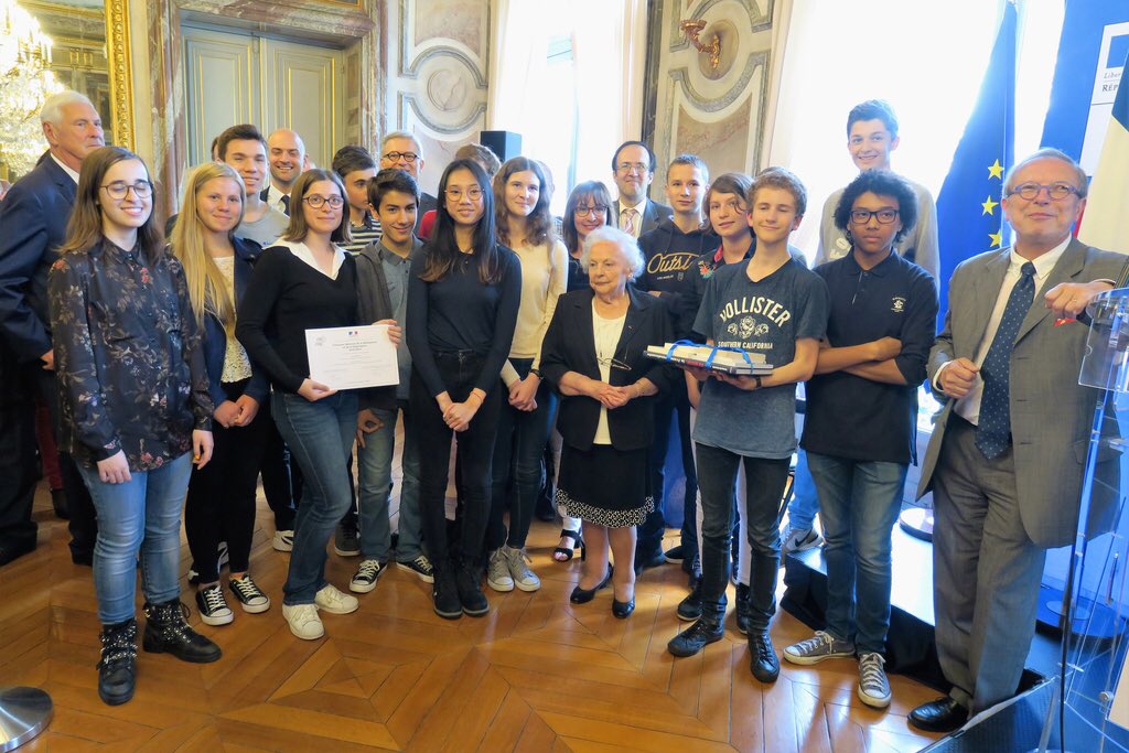 Prefet78's tweet photo. "Félicitations aux lauréats du #Concours National de la #Résistance et de la #Déportation qui honorent la mémoire des résistants et des déportés ! 👏
Remise des prix par le Préfet JJ Brot avec Jacqueline Fleury Vice-Présidente #UNADIF #FNDIR, S.Clement @acversailles et @jnbarrot https://t.co/ITnMKIDpWE