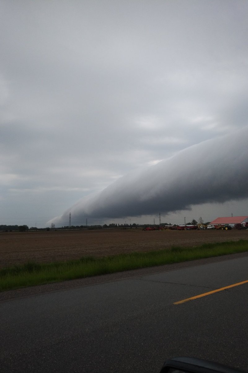 paul_bamf's tweet photo. Cool storm front in CK this past weekend @chatham-kent https://t.co/pAfEYcMHgQ