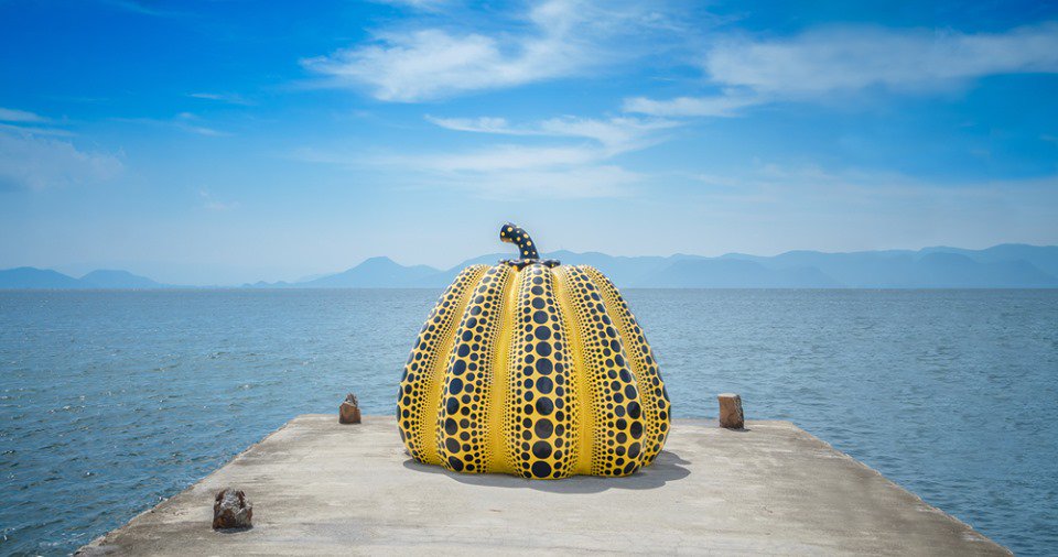 DM_Jardine's tweet photo. This is Yayoi Kusama's Yellow Pumpkin in Naoshima. Her yellow pumpkins with back dots have become iconic of Naoshima, the art island which is transformed in a cradle of modern and contemporary art. 
 https://t.co/aL5oqA4wB6
#Japan #YoyoiKusama #Naoshima #NaoshimaPumkin #popart https://t.co/XopJJDygav